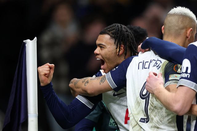 Dane Scarlett a celebrar o seu primeiro golo