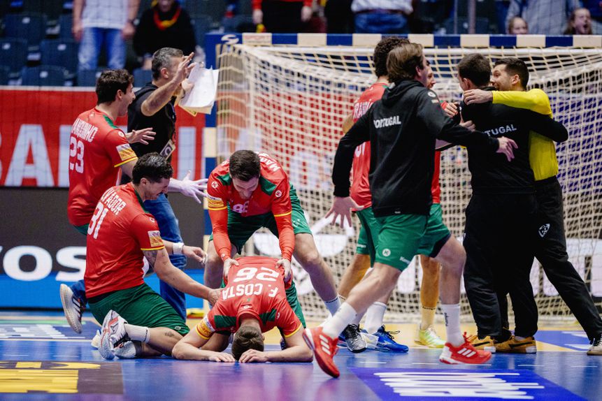 Portugal festeja apuramento para as meias-finais do Mundial de andebol, após bater a Alemanha no prolongamento (foto: IMAGO)