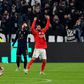 Orkun Kokçu festeja depois de marcar o segundo golo do Benfica contra a Juventus
