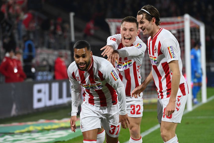 Festejos do Colónia depois do golo de Maina