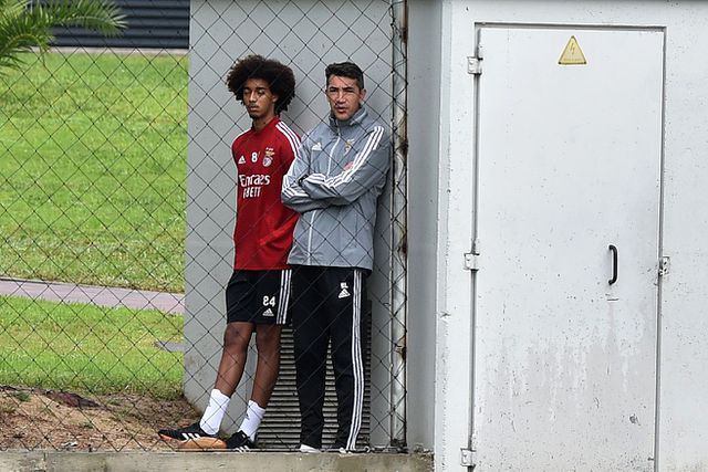 Tomás Tavares mantinha uma relação especial com Bruno Lage, que o lançou no plantel principal do Benfica (Foto A BOLA)