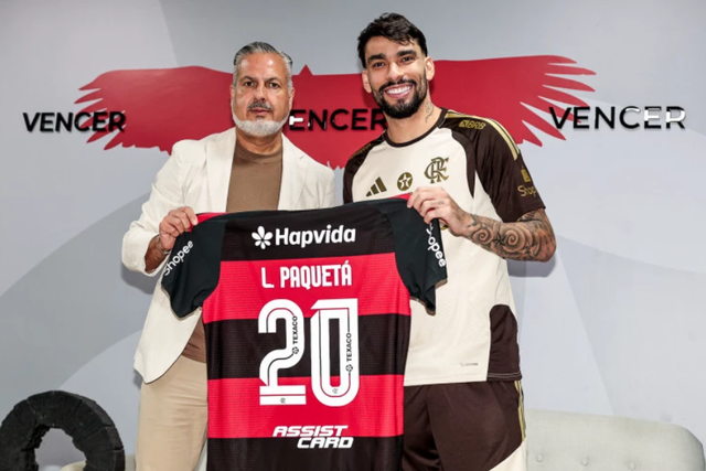 Lucas Paquetá com José Boto na apresentação no Flamengo