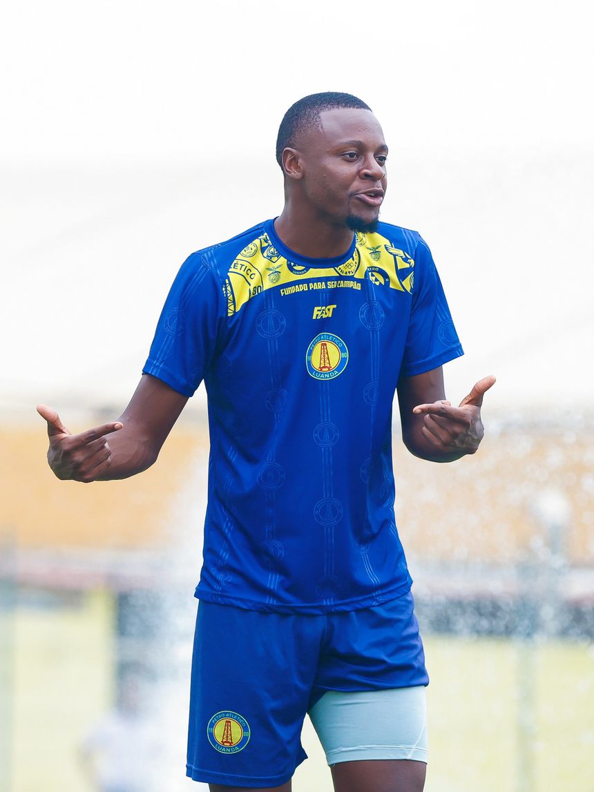 Julinho, avançado do Petro