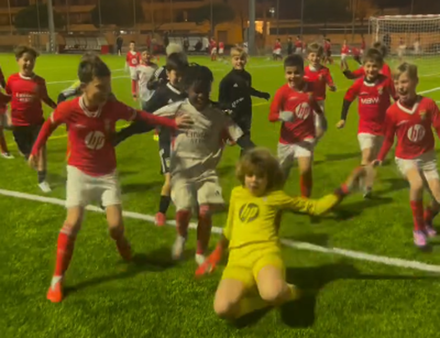 Benfica Escola do Estádio imitou golo de Trubin