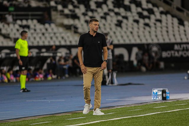 Boas notícias para Anselmi: Botafogo já pode inscrever jogadores