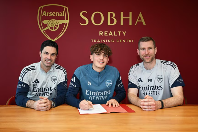 Jogador mais novo de sempre na Champions assina pré-contrato com o Arsenal
