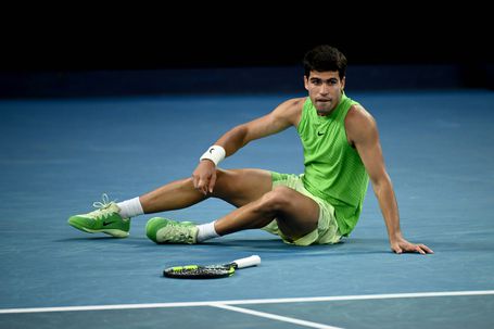 Carlos Alcaraz preocupou fãs nas meias-finais do Open da Austrália, mas garantiu presença no jogo do título