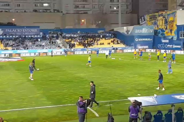 Canarinhos aquecem antes do apito inicial no duelo com o FC Porto