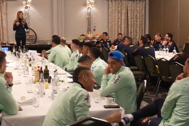 Praxe a presidente do Palmeiras ‘convocou’ Roberto Carlos