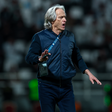 Jorge Jesus ainda treme, mas derrota Vítor Pereira e soma a 30.ª vitória seguida