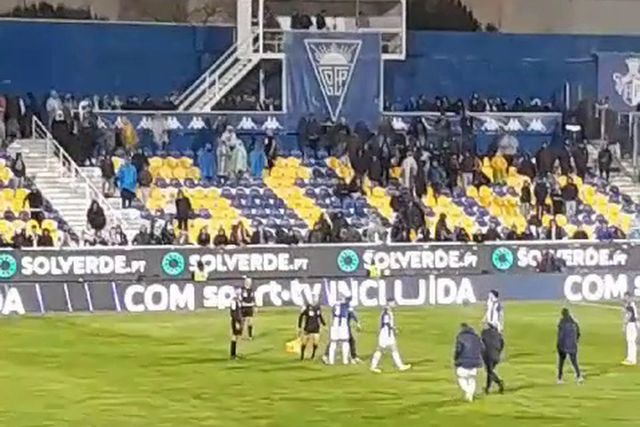 Sérgio Conceição impediu os jogadores de irem ter com o árbitro