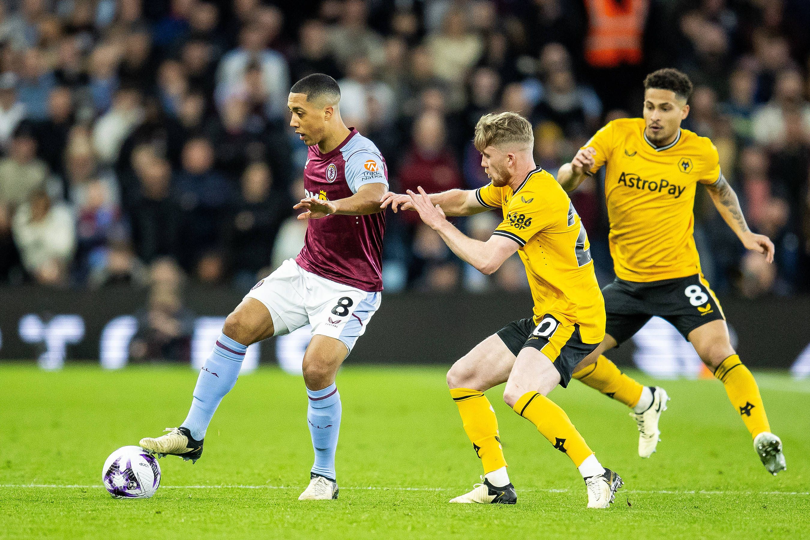 Aston Villa vence Wolverhampton e segura lugar de 'Champions'