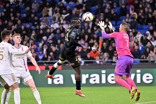 Ligue 1: Lyon, com Anthony Lopes, empata em casa