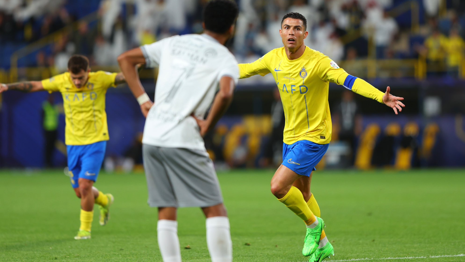 Al Nassr goleia com 'hat-trick' de Ronaldo e golo de Otávio
