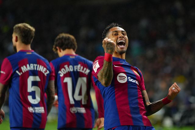 Magia de João Félix na vitória do Barça