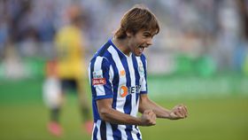 Magia de Rodrigo Mora dá vitória ao FC Porto no Estoril