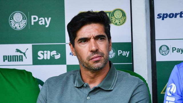 Adeptos assobiaram Palmeiras e Abel responde: «Quando fomos campeões não cantaram...»