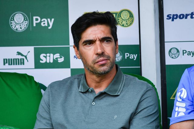 Adeptos assobiaram Palmeiras e Abel responde: «Quando fomos campeões não cantaram...»