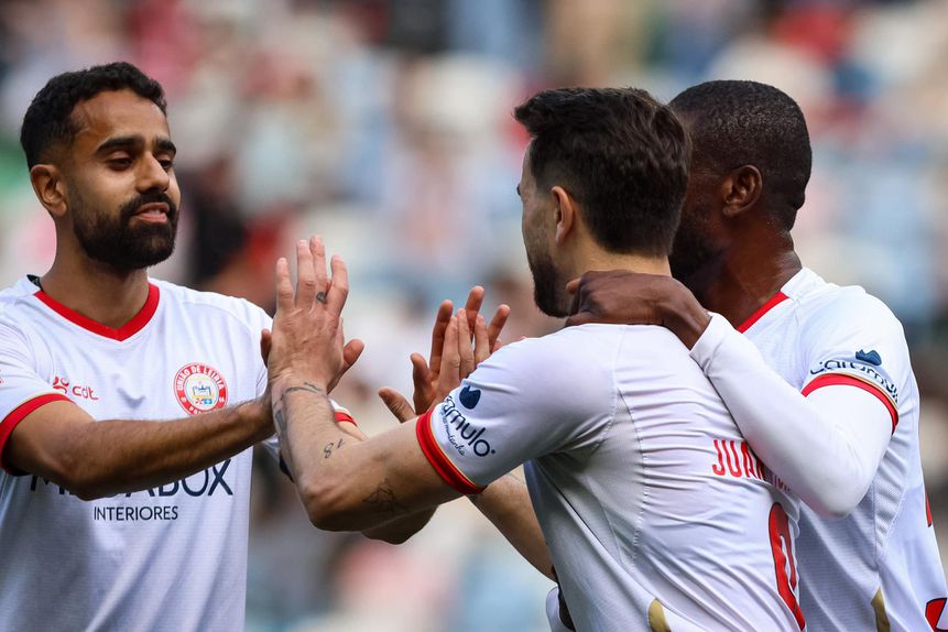 A equipa da UD Leiria celebra golo marcado e jogo pela Liga 2 em futebol (Foto: União Desportiva de Leiria)