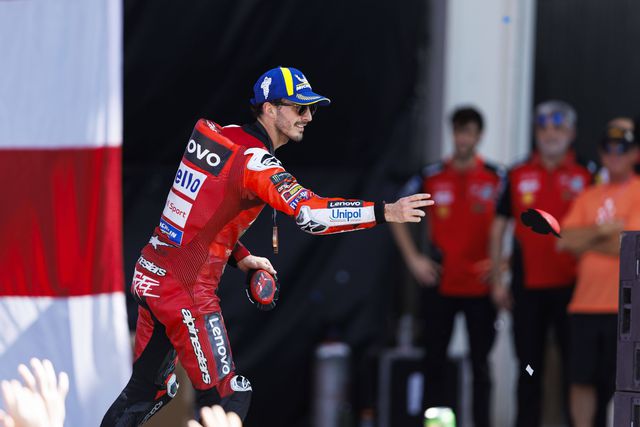 Caos na grelha, a queda de Márquez e o sorriso de Bagnaia