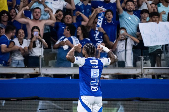 Apanhado gangue que desviou ordenados de jogadores, ex-Benfica entre as vítimas