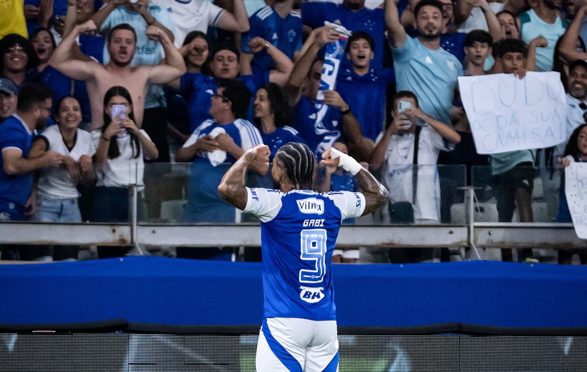 Apanhado gangue que desviou ordenados de jogadores, ex-Benfica entre as vítimas