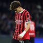 João Félix sai cabisbaixo após jogo apagado na derrota do Milan em Nápoles