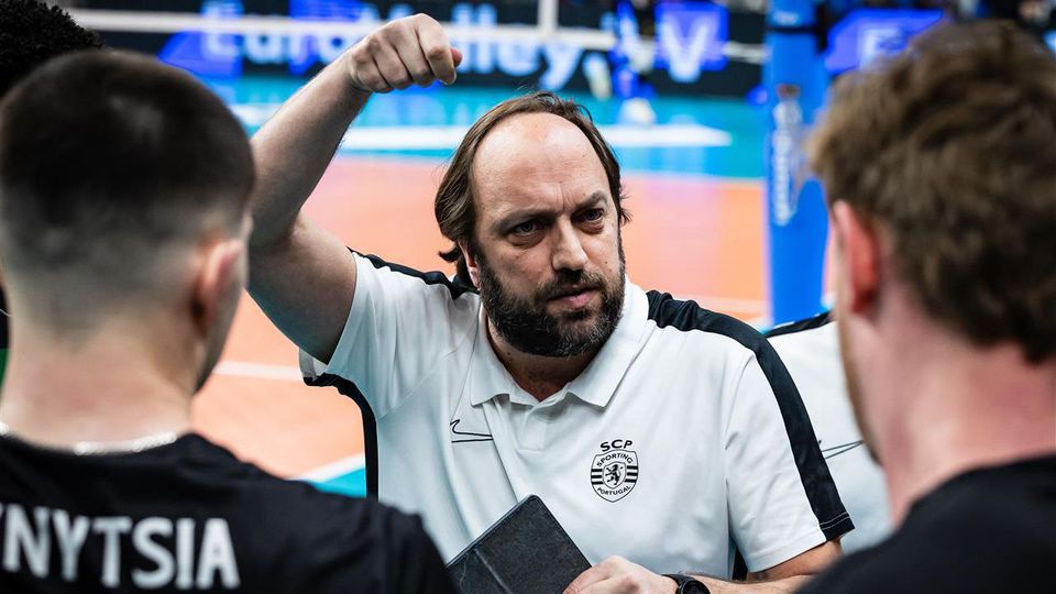 João Coelho, treinador da equipa de voleibol do Sporting 2024-25. Foto CEV