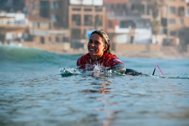 A surfista Frederica Veselko