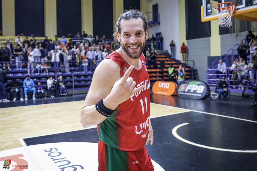 Miguel Queiroz, jogador da Seleção Nacional de basquetebol masculino no apuramento para o Eurobasket 2025. Foto FPB