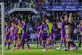Fiorentina festeja triunfo sobre a Atalanta com os adeptos