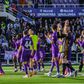 Fiorentina festeja triunfo sobre a Atalanta com os adeptos