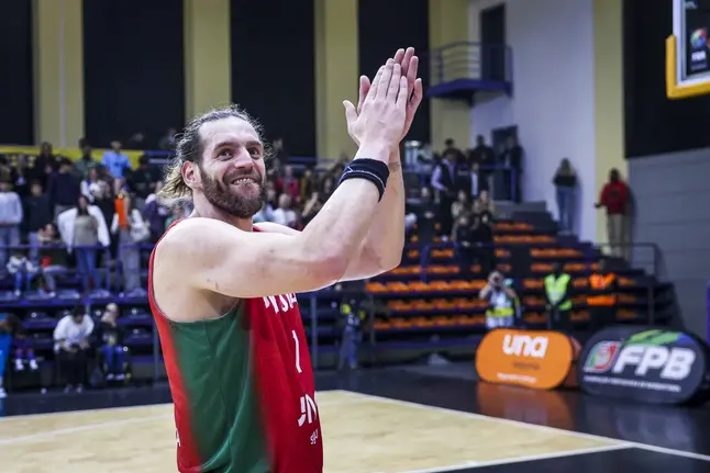 Miguel Queiroz, jogador da Seleção Nacional de basquetebol 2024-25. Foto FPB