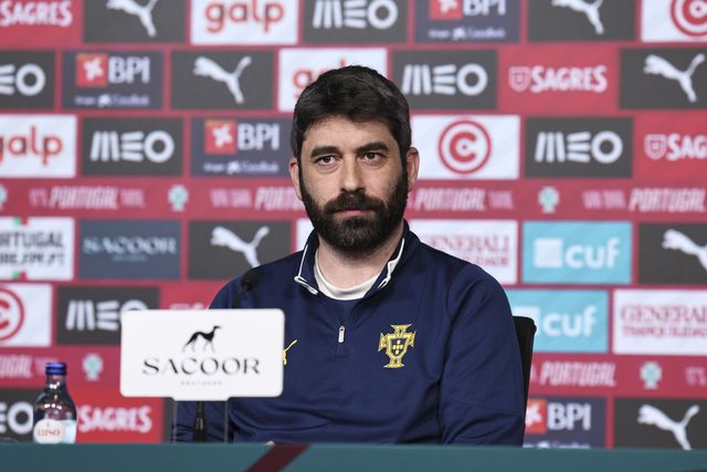 Técnico das esperanças nacionais elogia o grupo de trabalho que tem à sua disposição e confia na qualificação - Foto: FPF