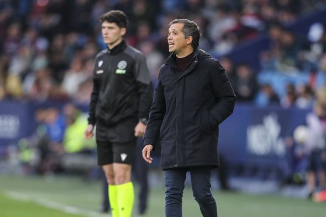 Luís Castro, único treinador português na LaLiga ao serviço do Levante