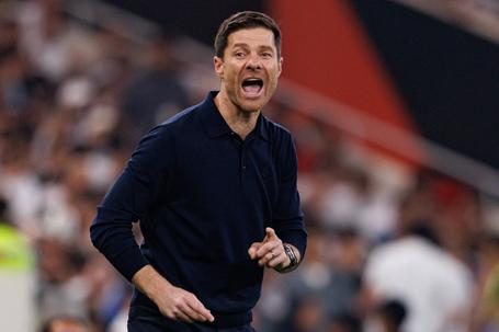 Xabi Alonso foi despedido do Real Madrid após perder a final da Supertaça de Espanha com o Barcelona