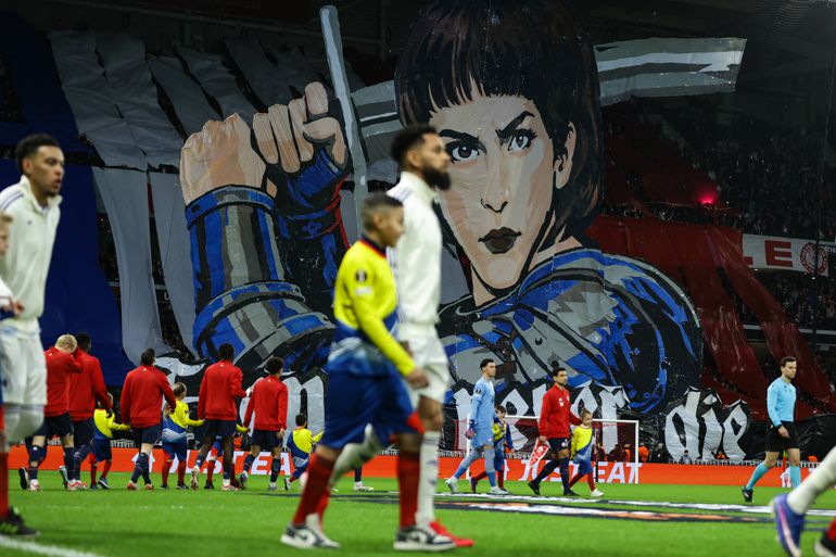Tifo do Lille com Joana d' Arc