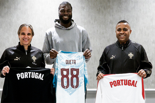 Neemias Queta com Nuno Gomes e Jorge Andrade (Foto: FPF)