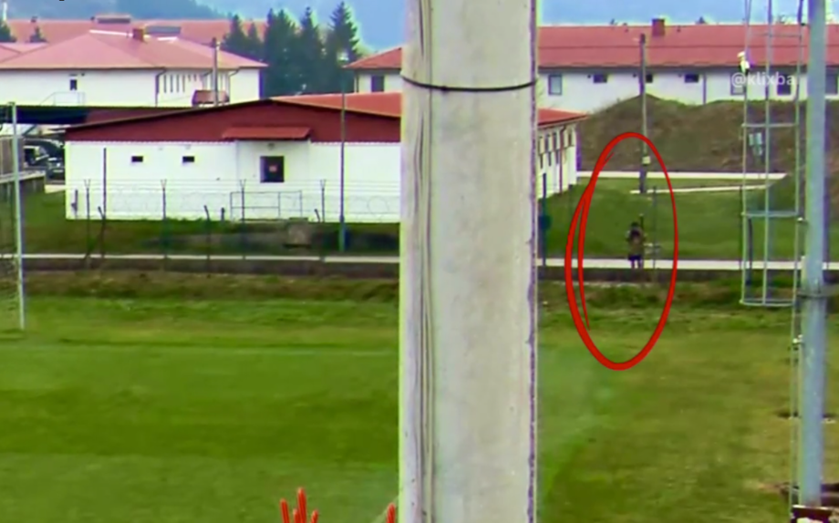 O soldado italiano apanhado a espiar o treino