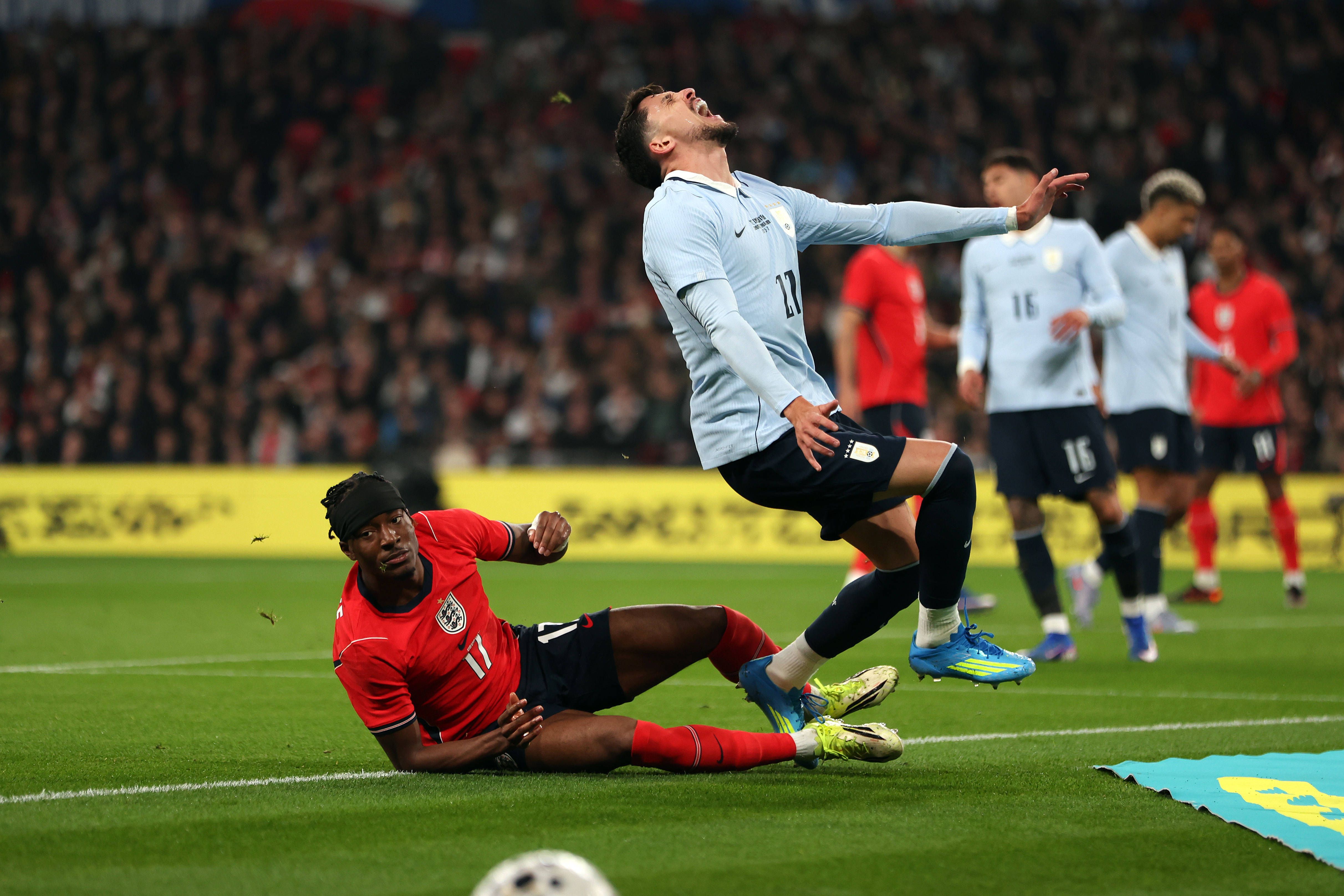 Noni Madueke lesionou Joaquin Piquerez no Inglaterra-Uruguai em Wembley