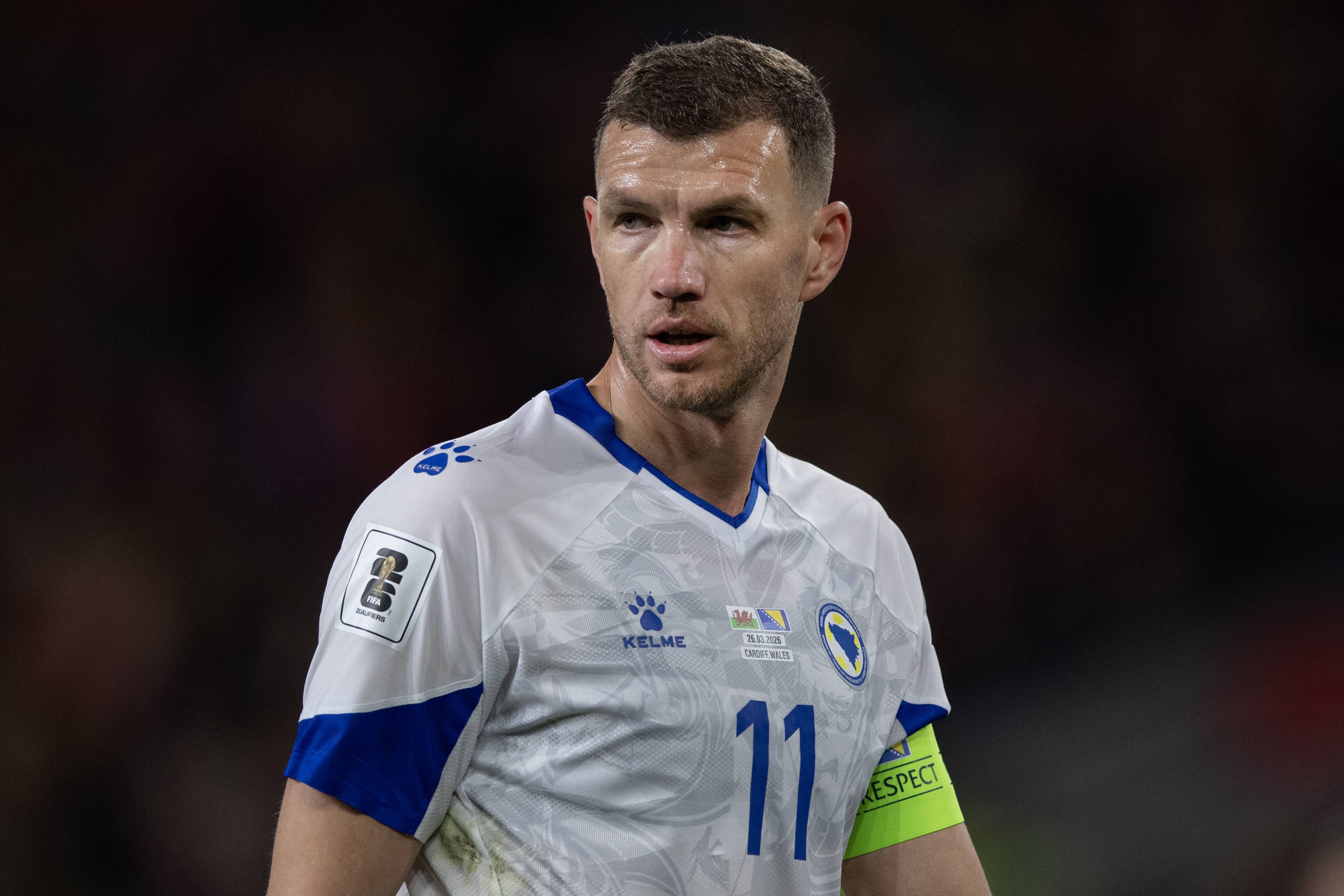 Edin Dzeko, capitão da Bósnia, fez o golo no País de Gales que levou o jogo a prolongamento