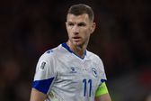 Edin Dzeko, capitão da Bósnia, fez o golo no País de Gales que levou o jogo a prolongamento