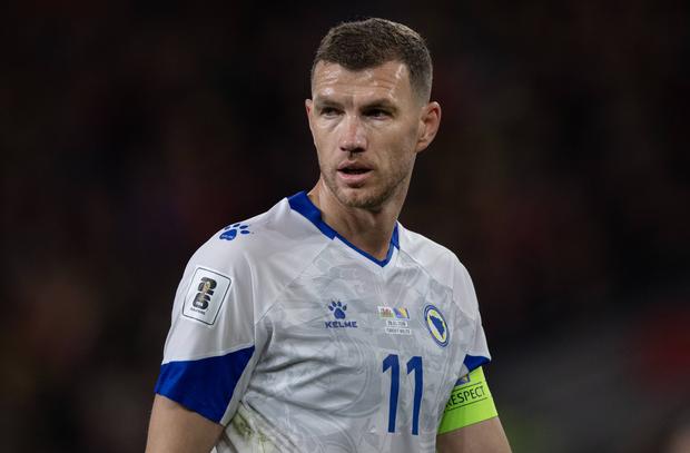 Edin Dzeko, capitão da Bósnia, fez o golo no País de Gales que levou o jogo a prolongamento