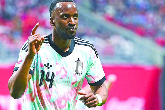 «Os últimos meses não têm sido fáceis», partilhou Lukebakio 
na seleção da Bélgica — Foto: IMAGO