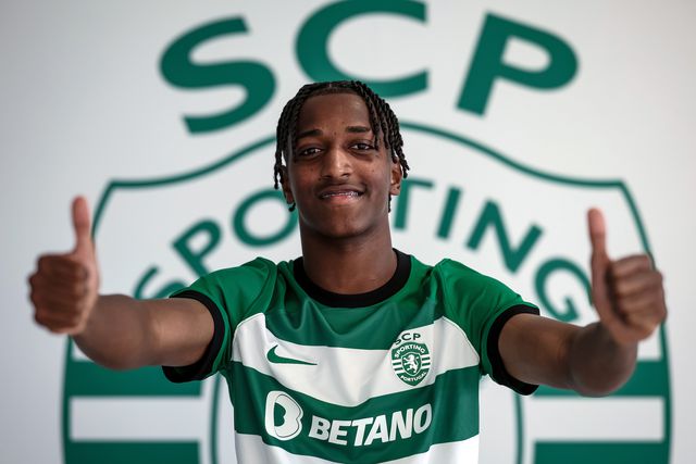 Alexandre Brito renova com o Sporting