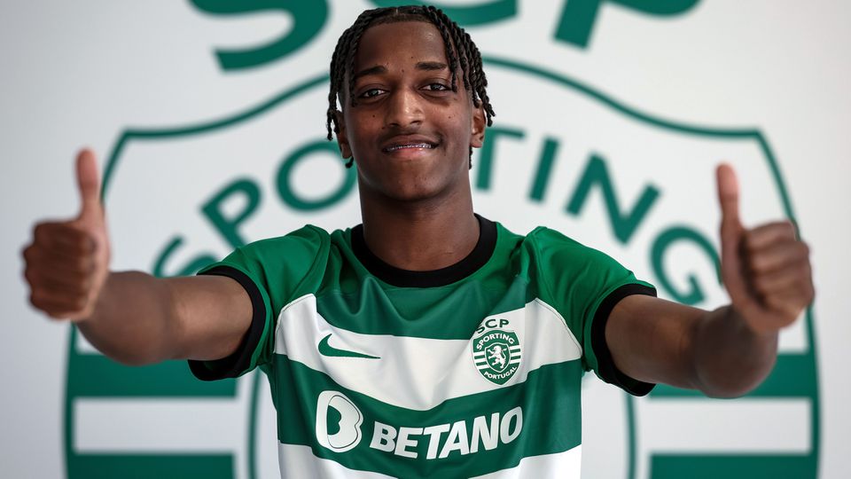 Alexandre Brito renova com o Sporting