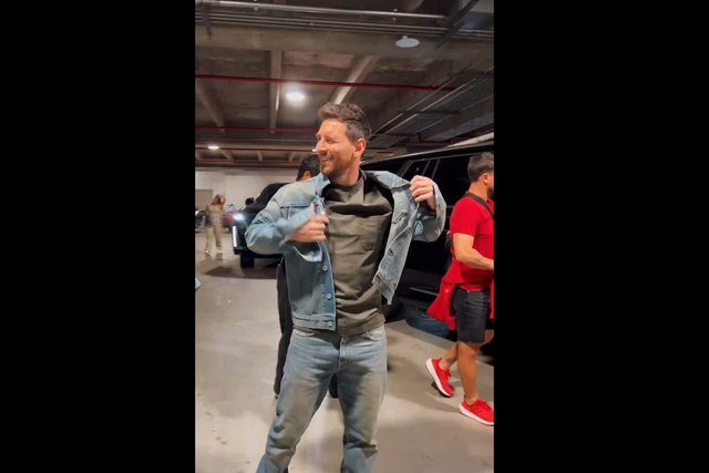 Messi assiste a jogo dos Miami Heat na NBA