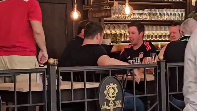 Podia ser sempre assim: adeptos do Bayern e Real convivem antes do grande jogo