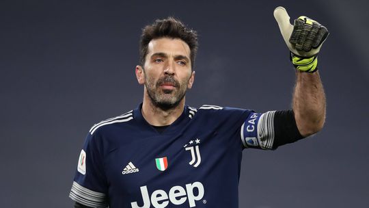 Buffon com má recordação do Benfica: «Um avançado deu-me um pontapé terrível na mão»