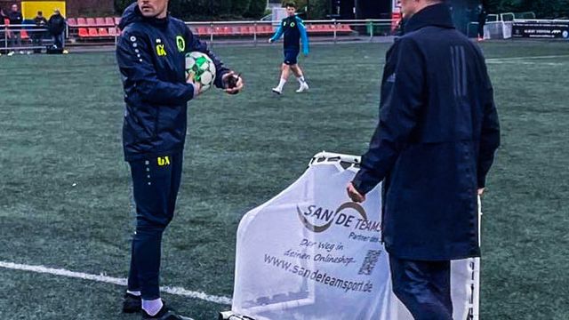 Ajudou o Leverkusen a ser campeão e está a treinar equipa da 5.ª divisão